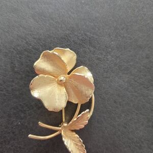 Vintage Giovanni Goldtone Signed Violet Pansy Brooch